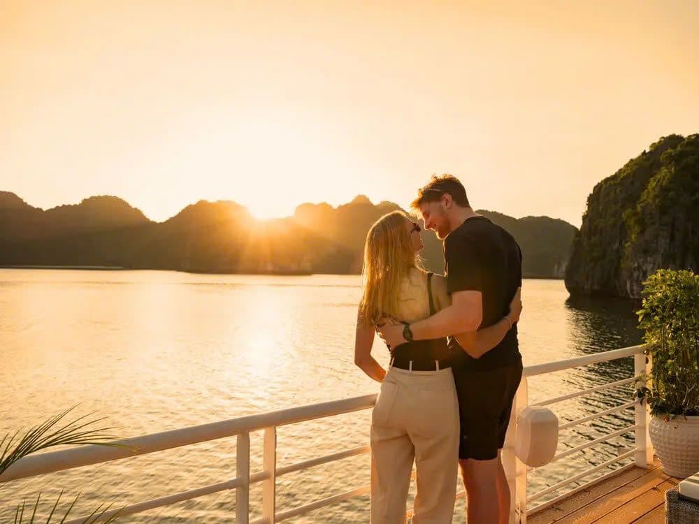 Vịnh Lan Hạ – Du thuyền Skyway 5 sao cao cấp – Tour sunset